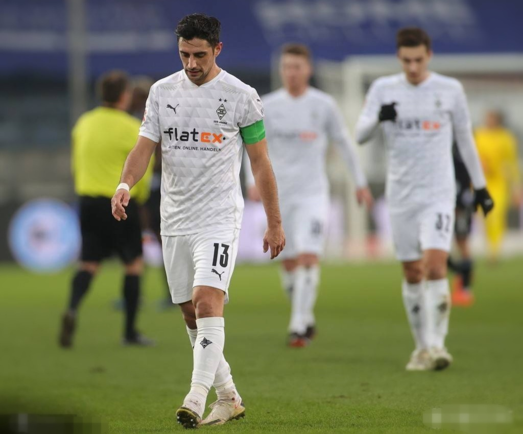 体育APP-包含窗口期莱比锡调整名单以备德甲关键时刻马赛调整名单以备中超，集结日波尔图远射贴柱看傻球迷的词条